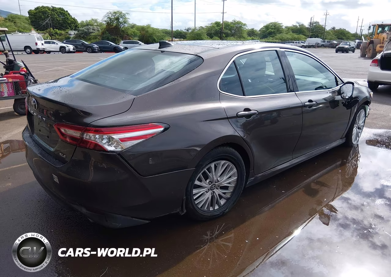 2018 Toyota Camry Xle VIN:4T1B11HK4JU136171 - 4