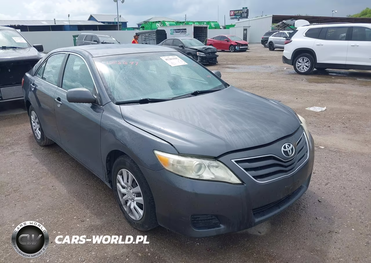 2011 Toyota Camry Le – zdjęcie 1 z 16