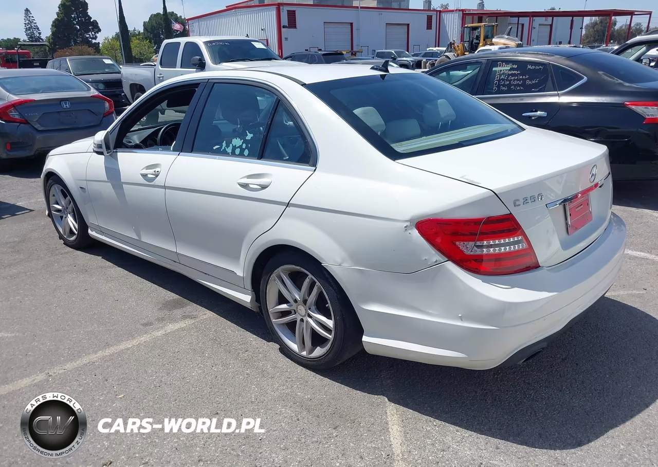 2012 Mercedes-Benz C 250 Sport VIN:WDDGF4HB1CR200806 - 3