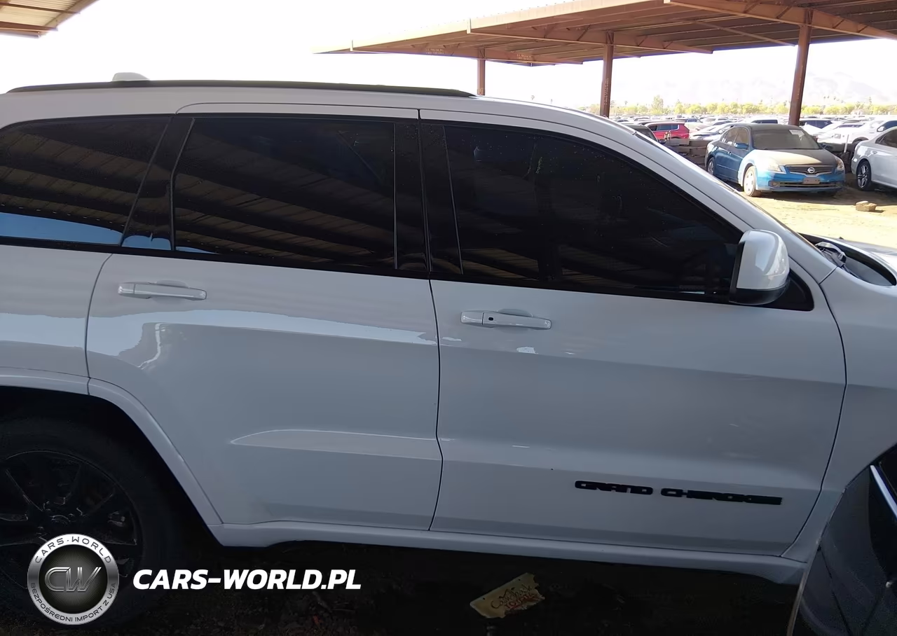 2018 Jeep Grand Cherokee Altitude 4X2 VIN:1C4RJEAG3JC460587 - 13
