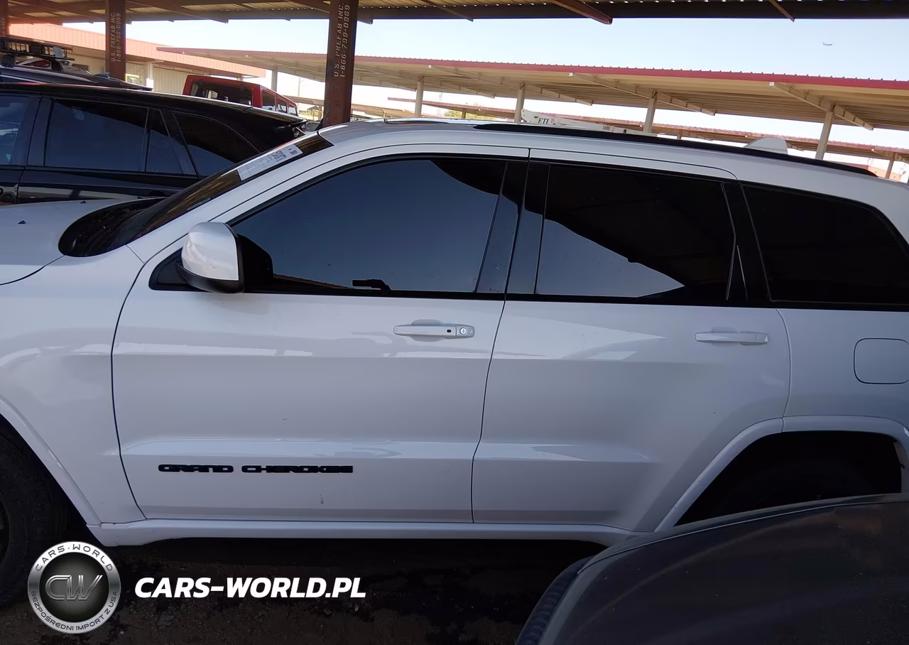 2018 Jeep Grand Cherokee Altitude 4X2 VIN:1C4RJEAG3JC460587 - 14