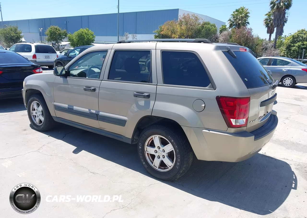 2005 Jeep Grand Cherokee Laredo VIN:1J4GR48K45C581276 - 3