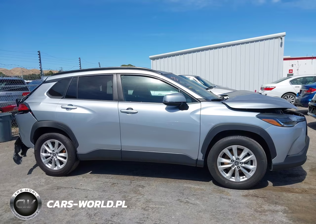 2022 Toyota Corolla Cross Le VIN:7MUBAABG8NV030234 - 13