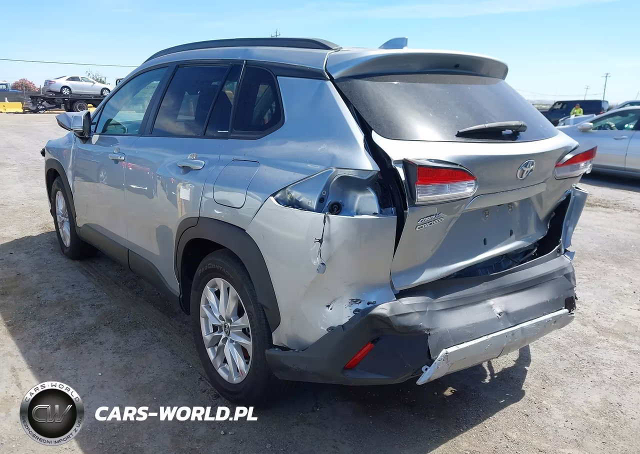 2022 Toyota Corolla Cross Le VIN:7MUBAABG8NV030234 - 3