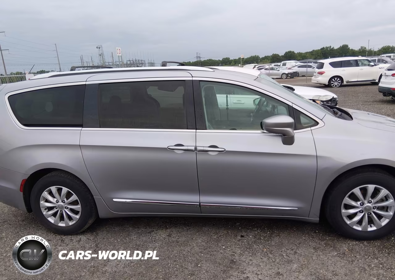 2018 Chrysler Pacifica Touring L VIN:2C4RC1BG1JR142850 - 14