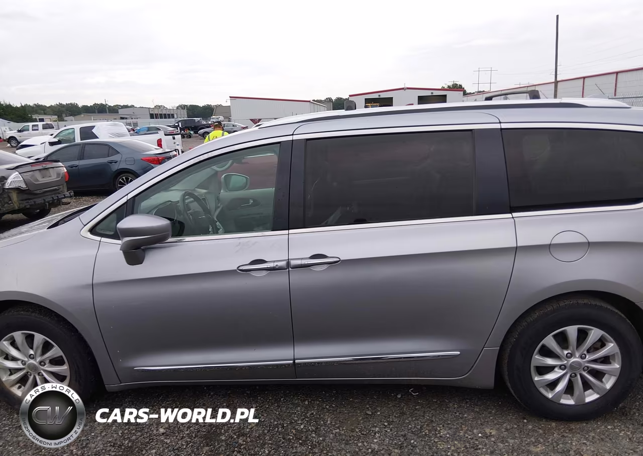 2018 Chrysler Pacifica Touring L VIN:2C4RC1BG1JR142850 - 15
