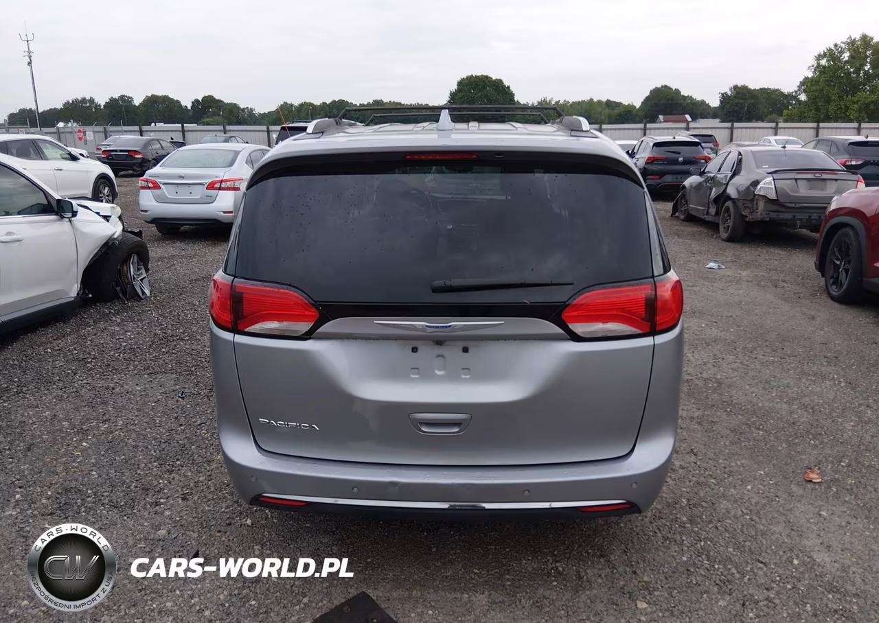 2018 Chrysler Pacifica Touring L VIN:2C4RC1BG1JR142850 - 17