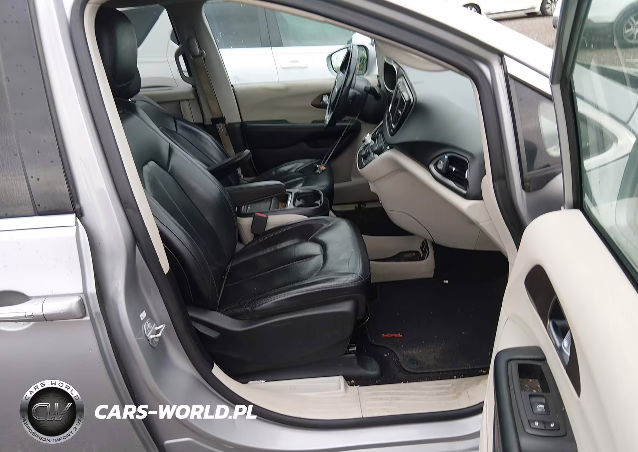 2018 Chrysler Pacifica Touring L VIN:2C4RC1BG1JR142850 - 5