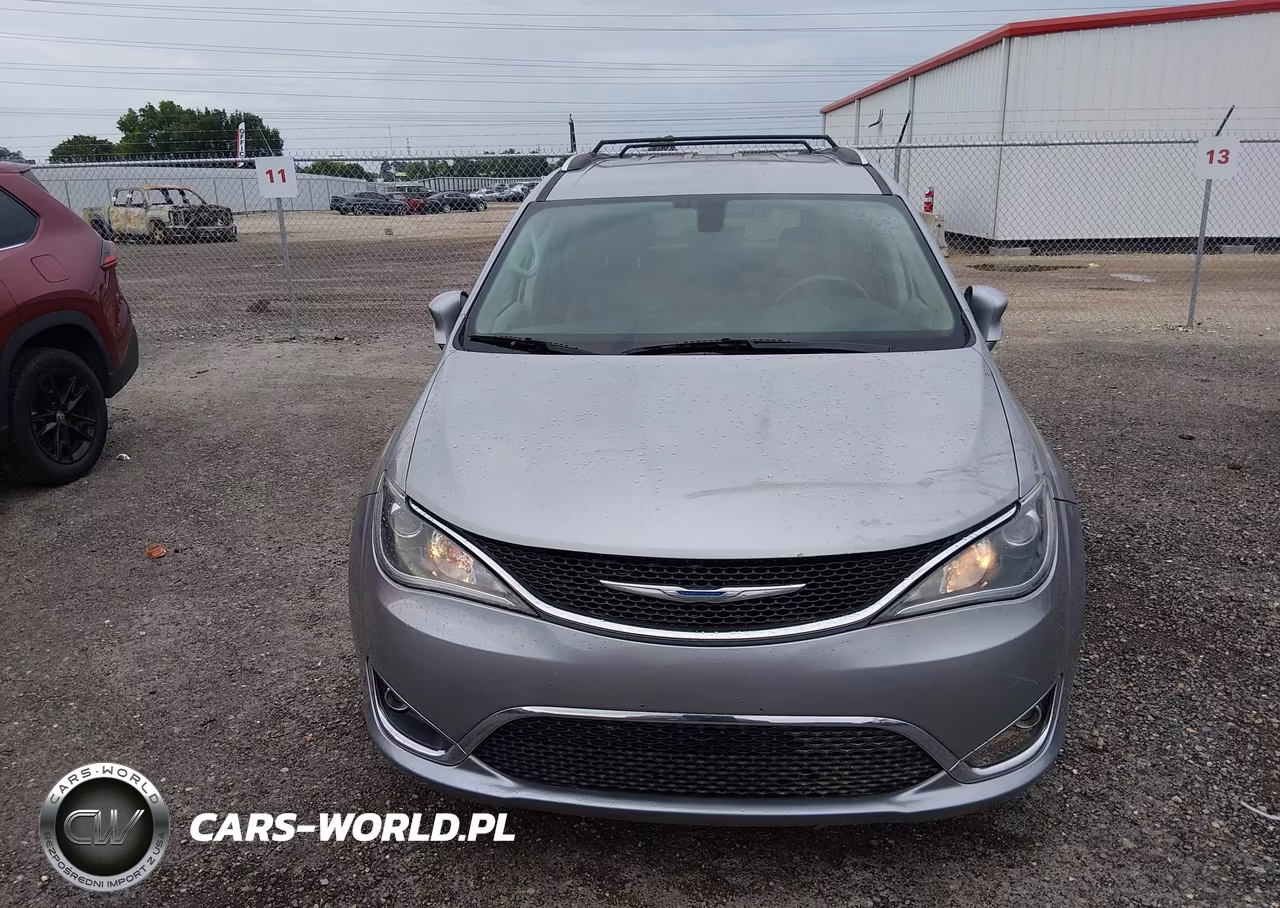 2018 Chrysler Pacifica Touring L VIN:2C4RC1BG1JR142850 - 6