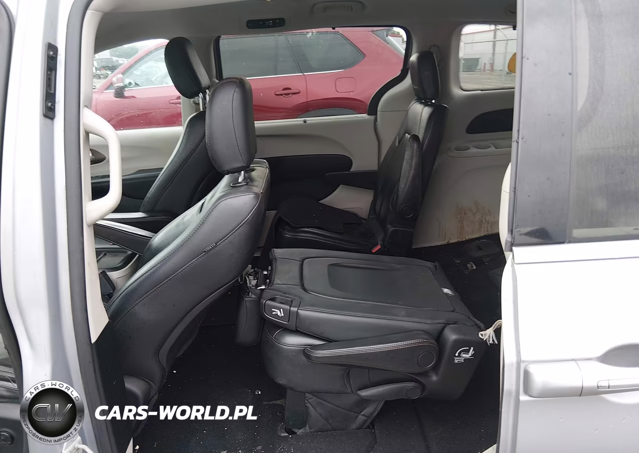 2018 Chrysler Pacifica Touring L VIN:2C4RC1BG1JR142850 - 8