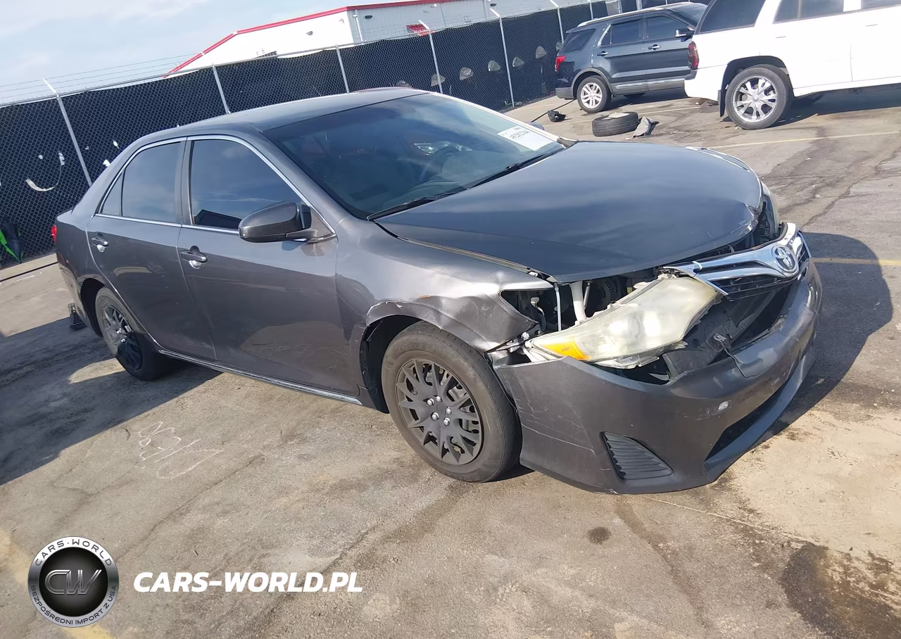 2013 Toyota Camry Le – zdjęcie 1 z 16