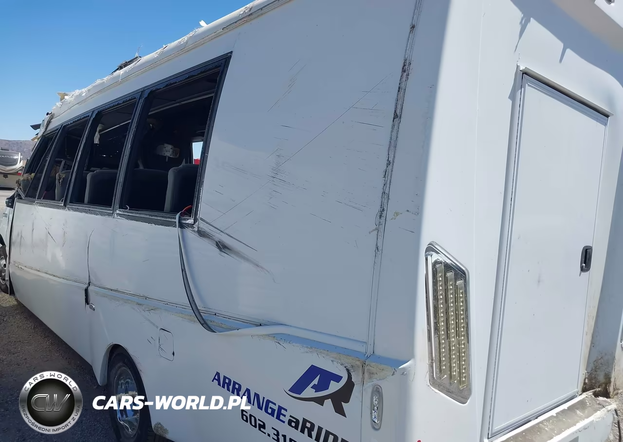 2017 Ford E-450 Cutaway VIN:1FDXE4FS5HDC23571 - 3