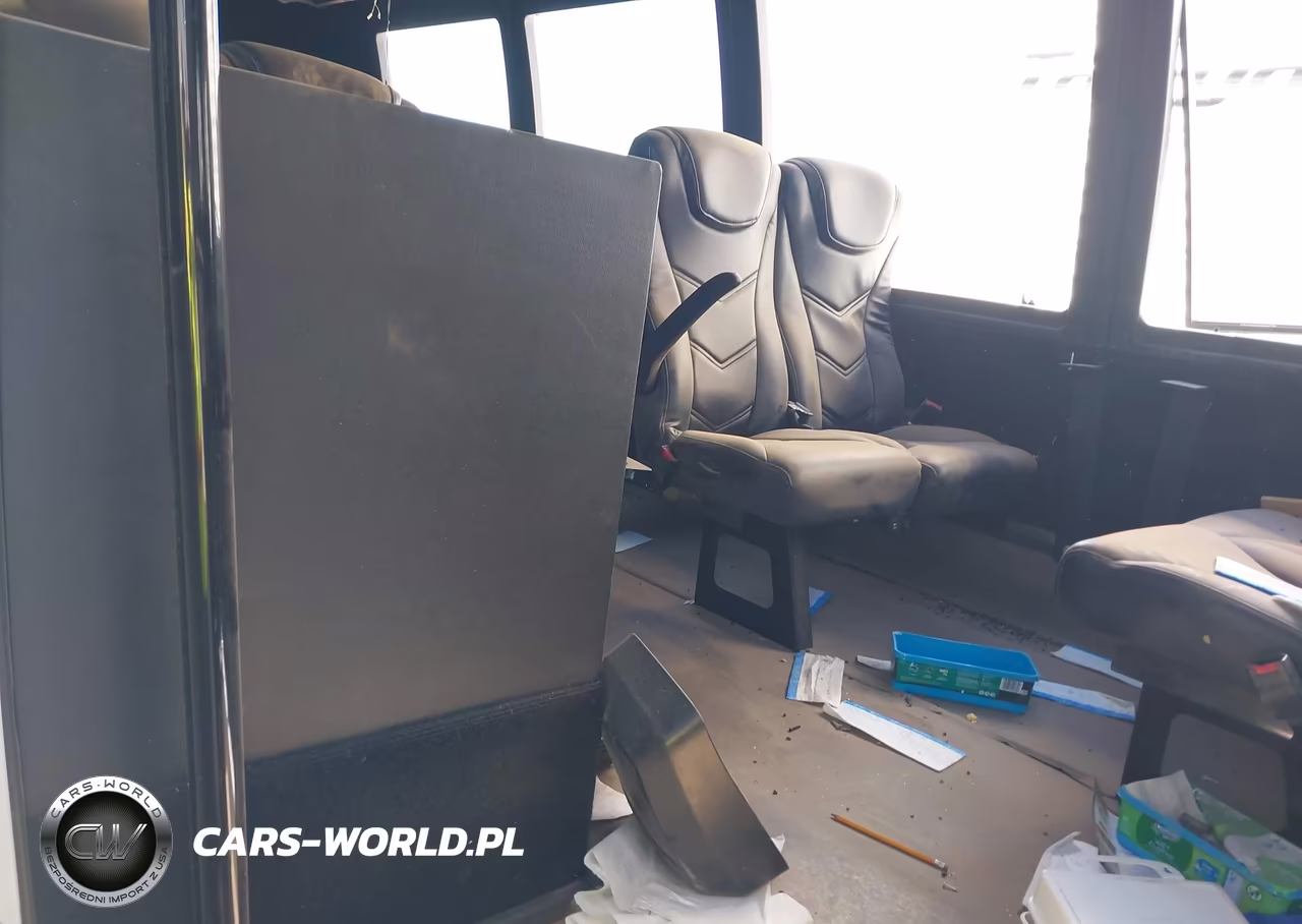 2017 Ford E-450 Cutaway VIN:1FDXE4FS5HDC23571 - 8