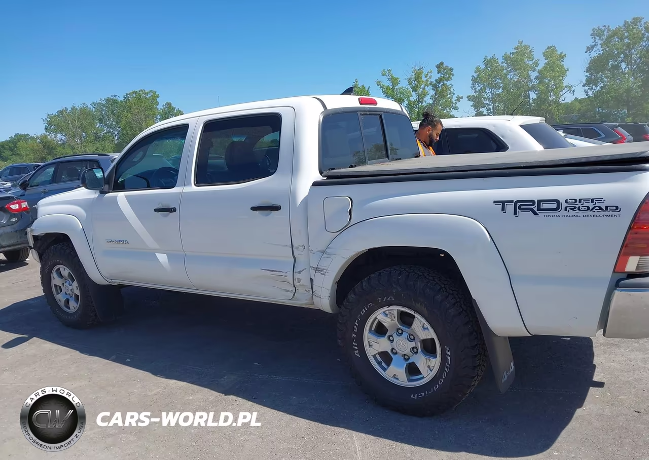 2015 Toyota Tacoma Base V6 VIN:3TMLU4EN6FM192656 - 14
