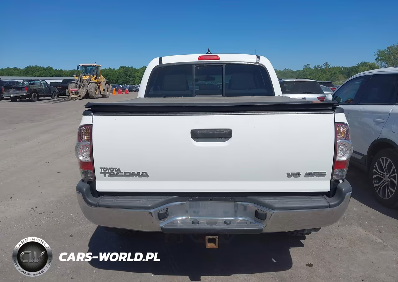 2015 Toyota Tacoma Base V6 VIN:3TMLU4EN6FM192656 - 16
