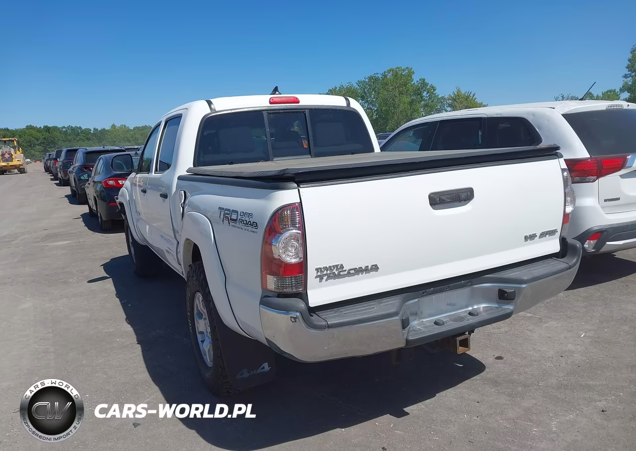 2015 Toyota Tacoma Base V6 VIN:3TMLU4EN6FM192656 - 3