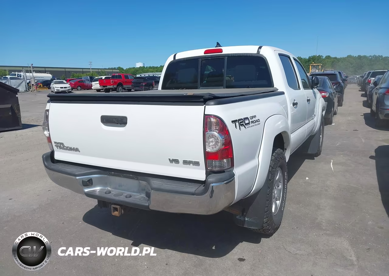 2015 Toyota Tacoma Base V6 VIN:3TMLU4EN6FM192656 - 4