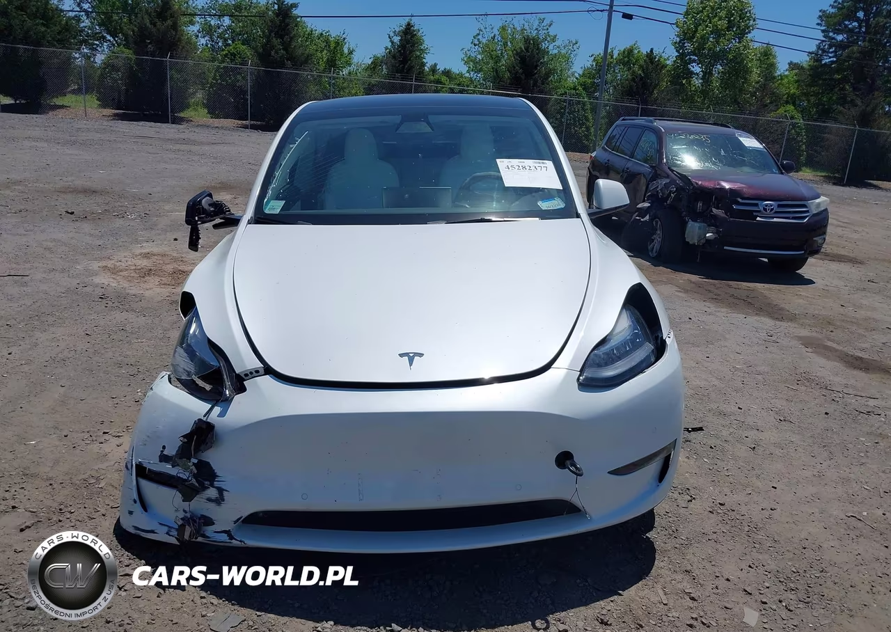 2022 Tesla Model Y Long Range Dual Motor All-Wheel Drive VIN:7SAYGDEE4NF440065 - 11