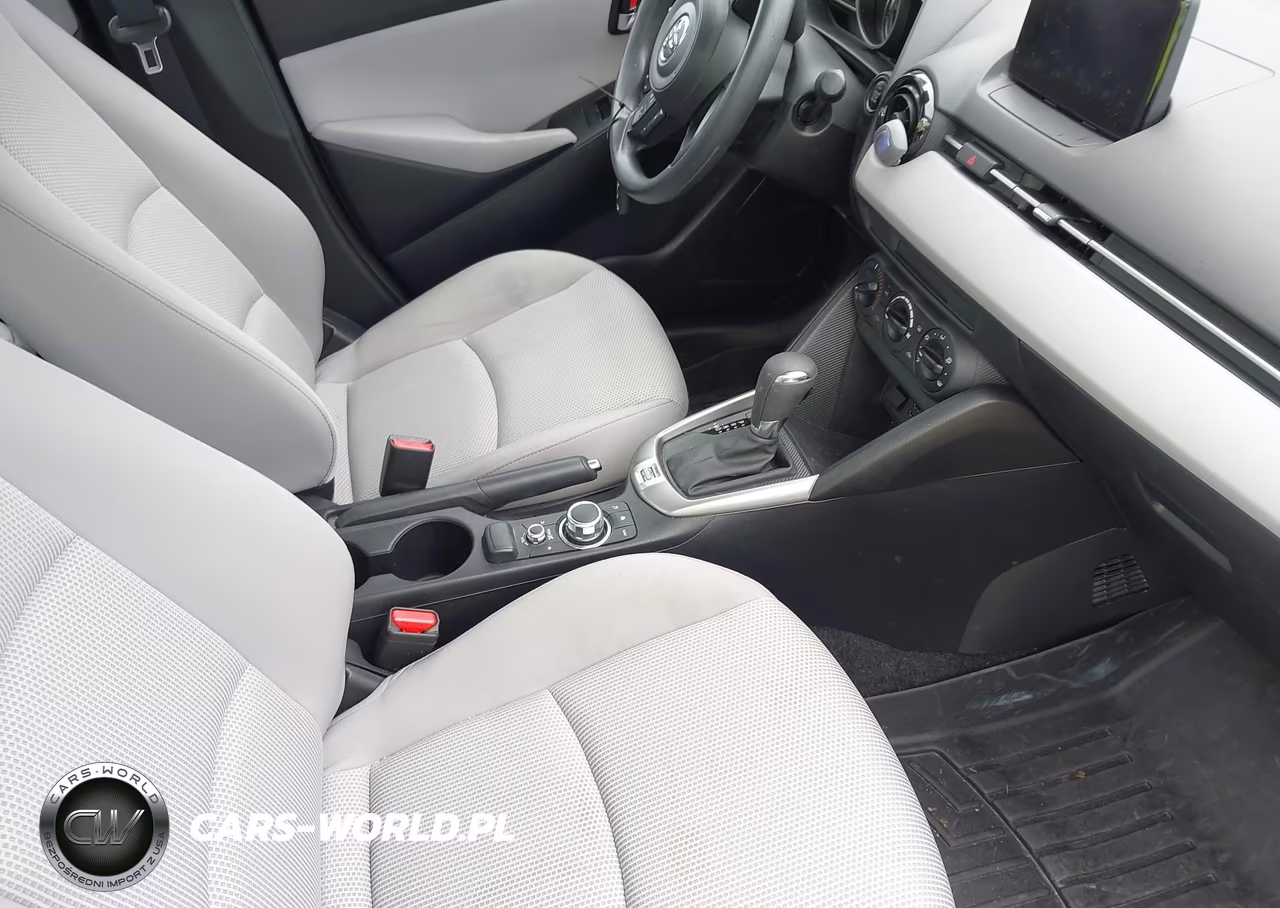 2019 Toyota Yaris L VIN:3MYDLBYV5KY522282 - 5