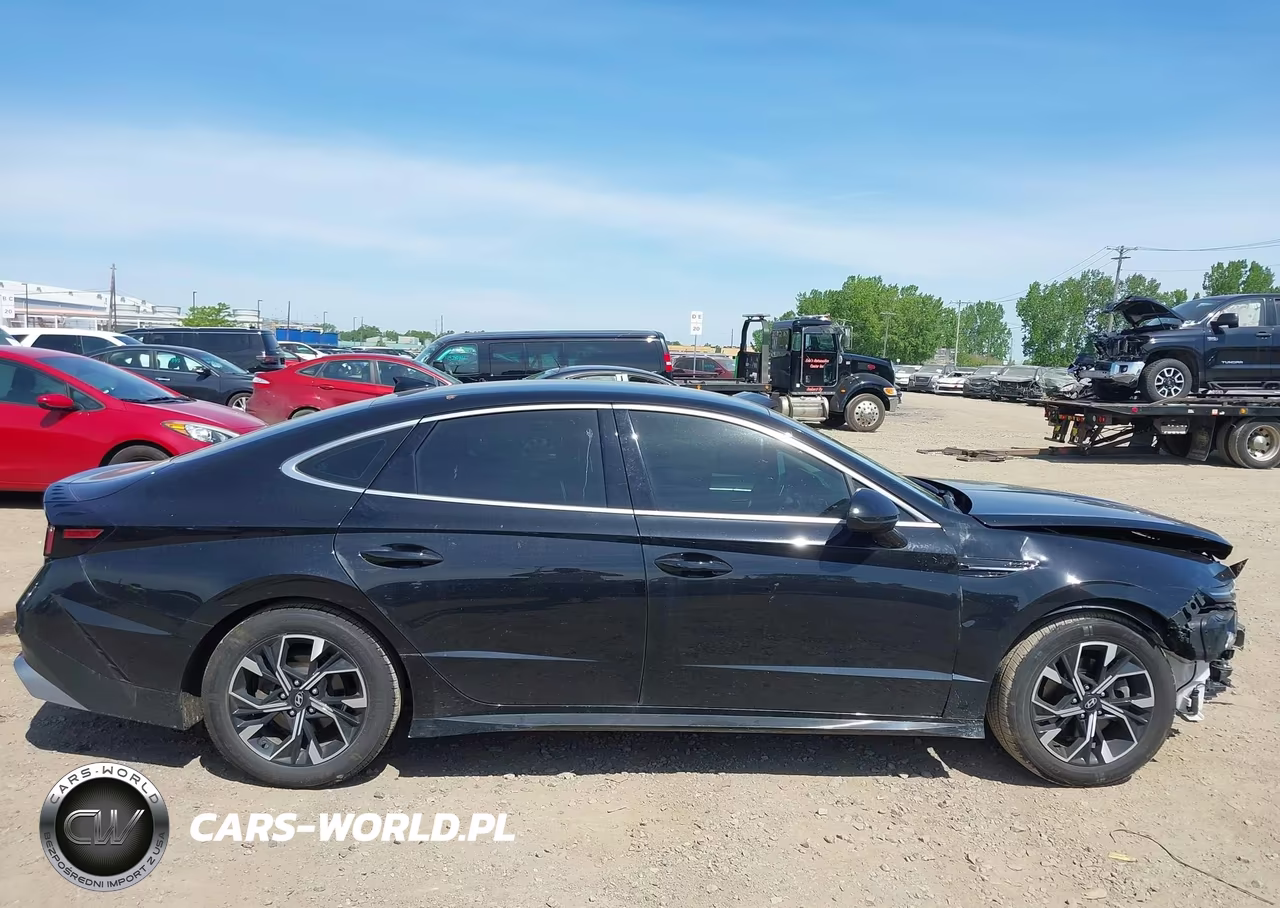 2025 Hyundai Sonata Sel VIN:KMHL64JA4SA475735 - 14
