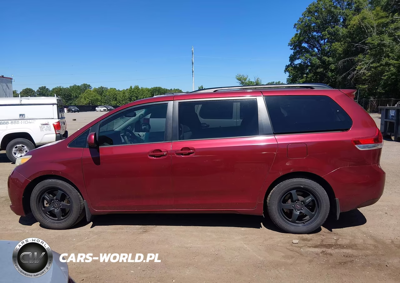 2011 Toyota Sienna Le V6 VIN:5TDKK3DC7BS127479 - 14