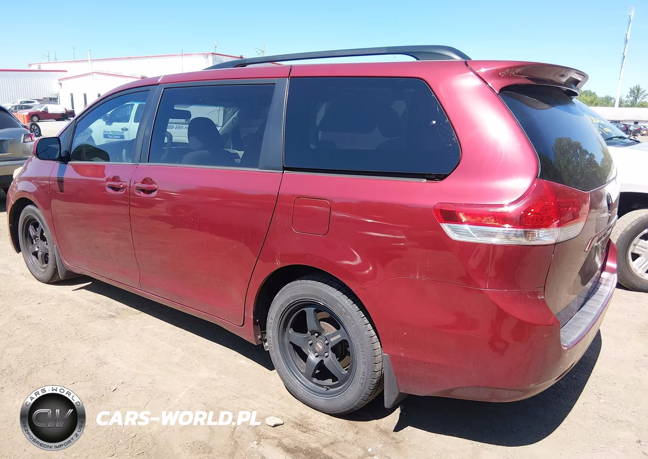 2011 Toyota Sienna Le V6 VIN:5TDKK3DC7BS127479 - 3