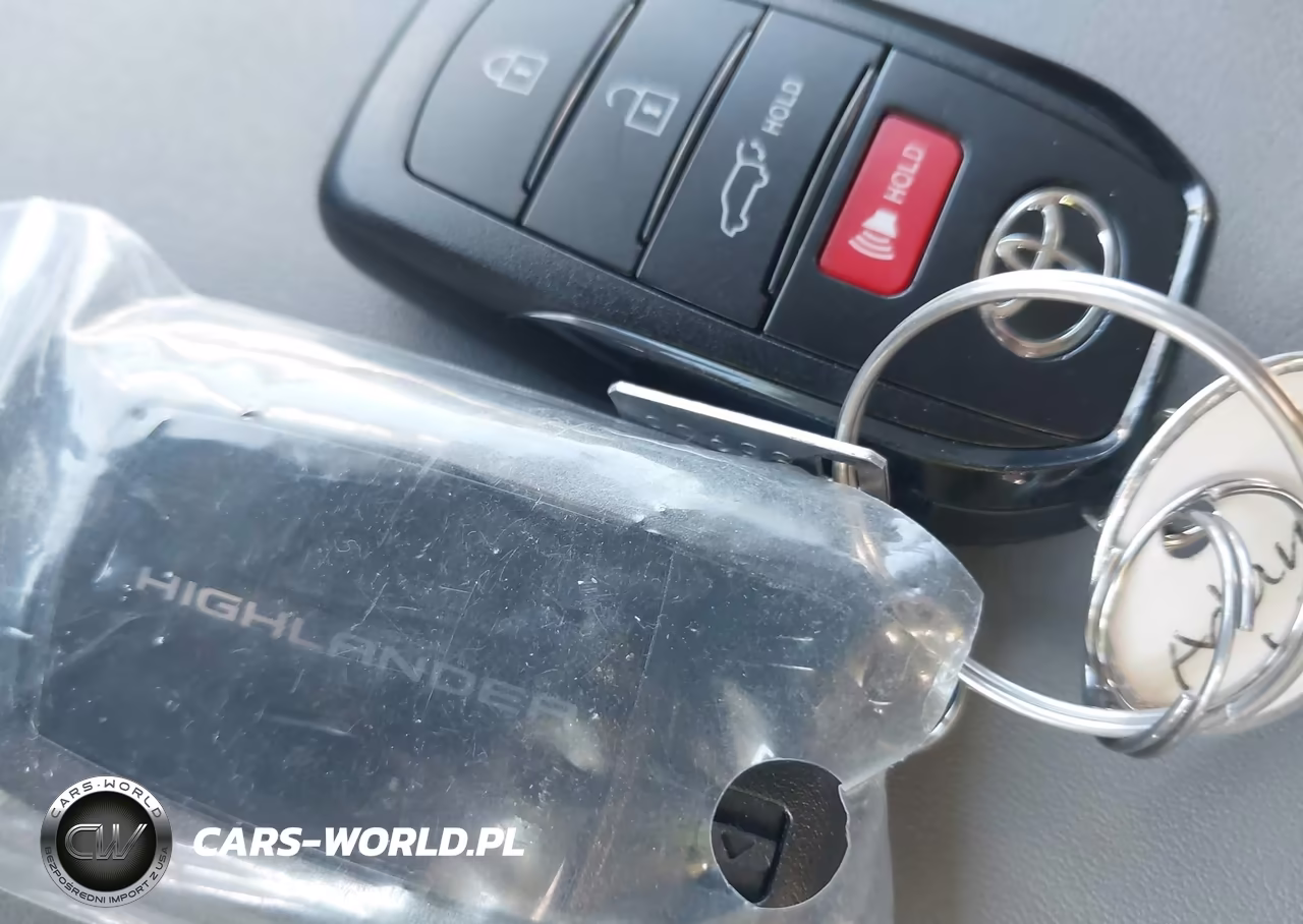 2026 Toyota Highlander Hybrid Platinum VIN:5TDEBRCH6TS705666 - 11