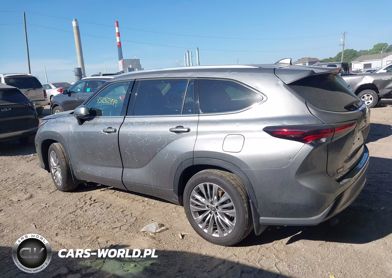 2026 Toyota Highlander Hybrid Platinum VIN:5TDEBRCH6TS705666 - 14