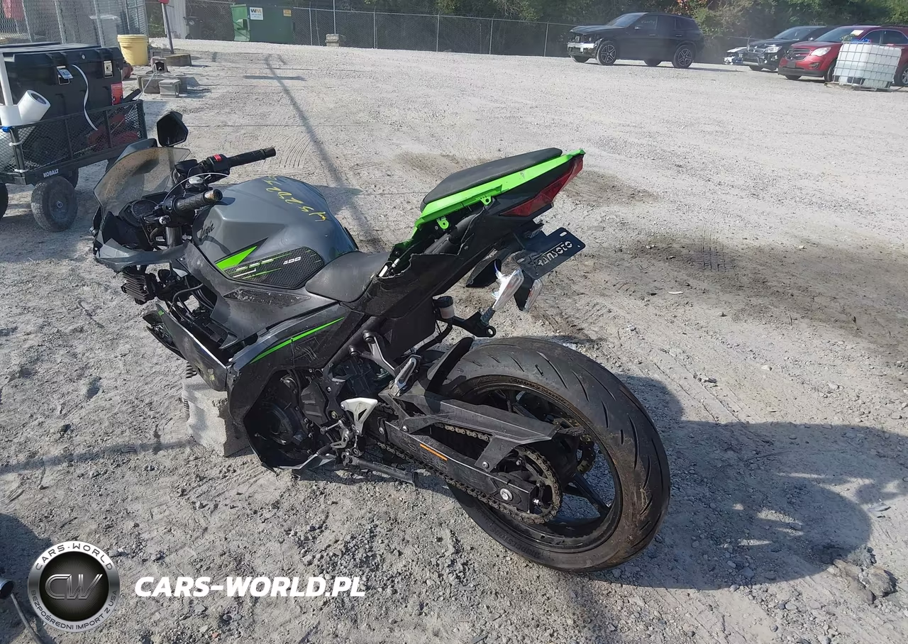2019 Kawasaki Ex400 VIN:JKAEXKG13KDA31442 - 3