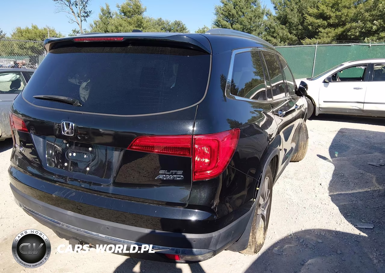 2017 Honda Pilot Elite VIN:5FNYF6H09HB035898 - 4