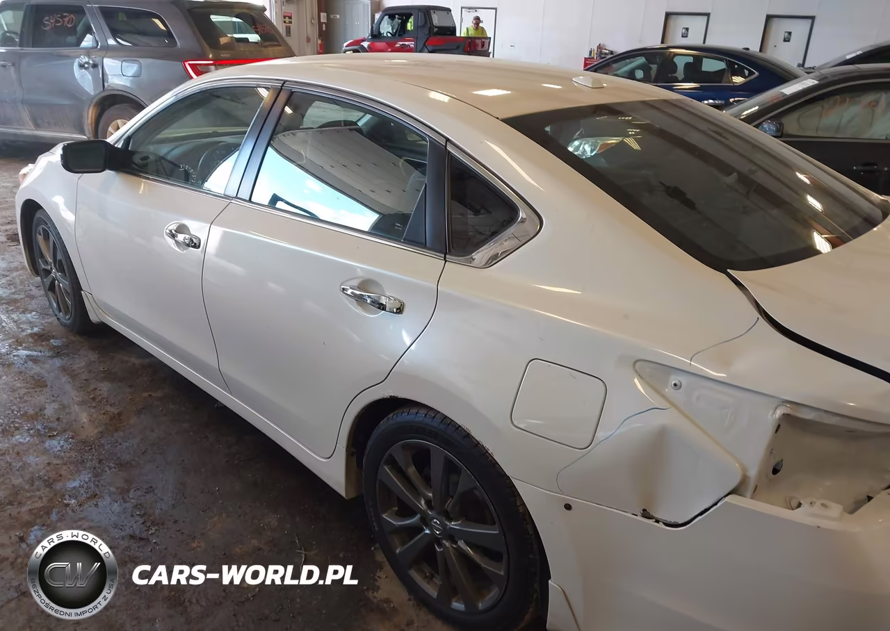 2018 Nissan Altima 2.5 Sr VIN:1N4AL3AP1JC276069 - 3