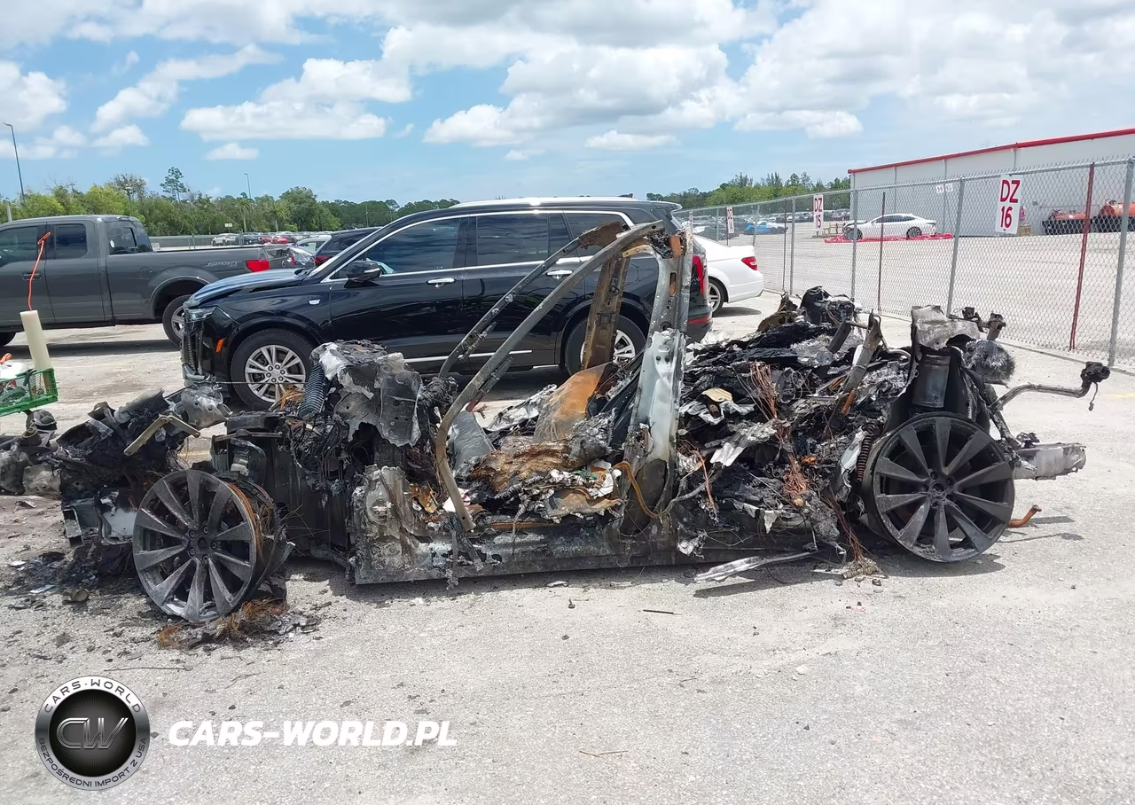 2022 Tesla Model X Plaid Tri Motor All-Wheel Drive VIN:7SAXCBE69NF340581 - 13