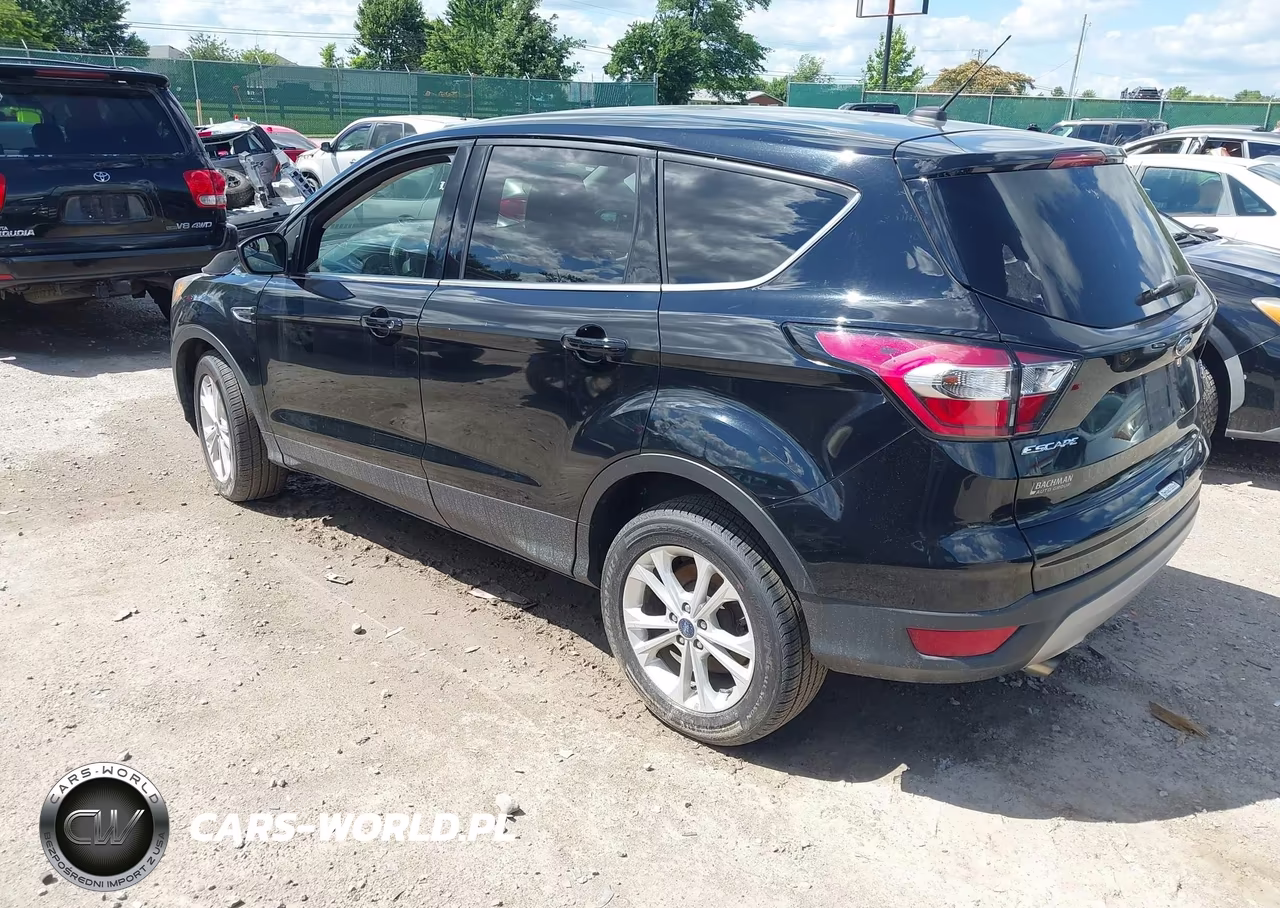 2017 Ford Escape Se VIN:1FMCU9GD6HUE49083 - 3