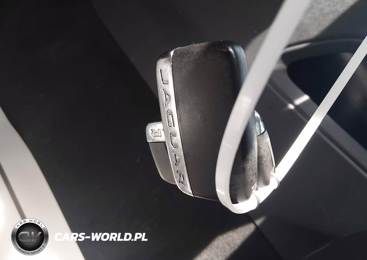 2019 Jaguar F-Pace 25T Premium VIN:SADCJ2FX4KA396221 - 11