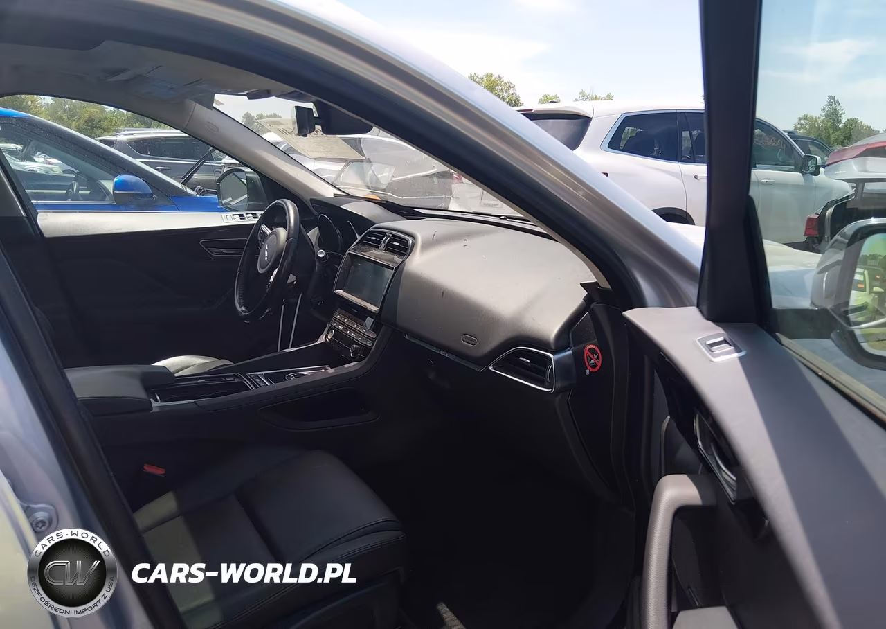 2019 Jaguar F-Pace 25T Premium VIN:SADCJ2FX4KA396221 - 5