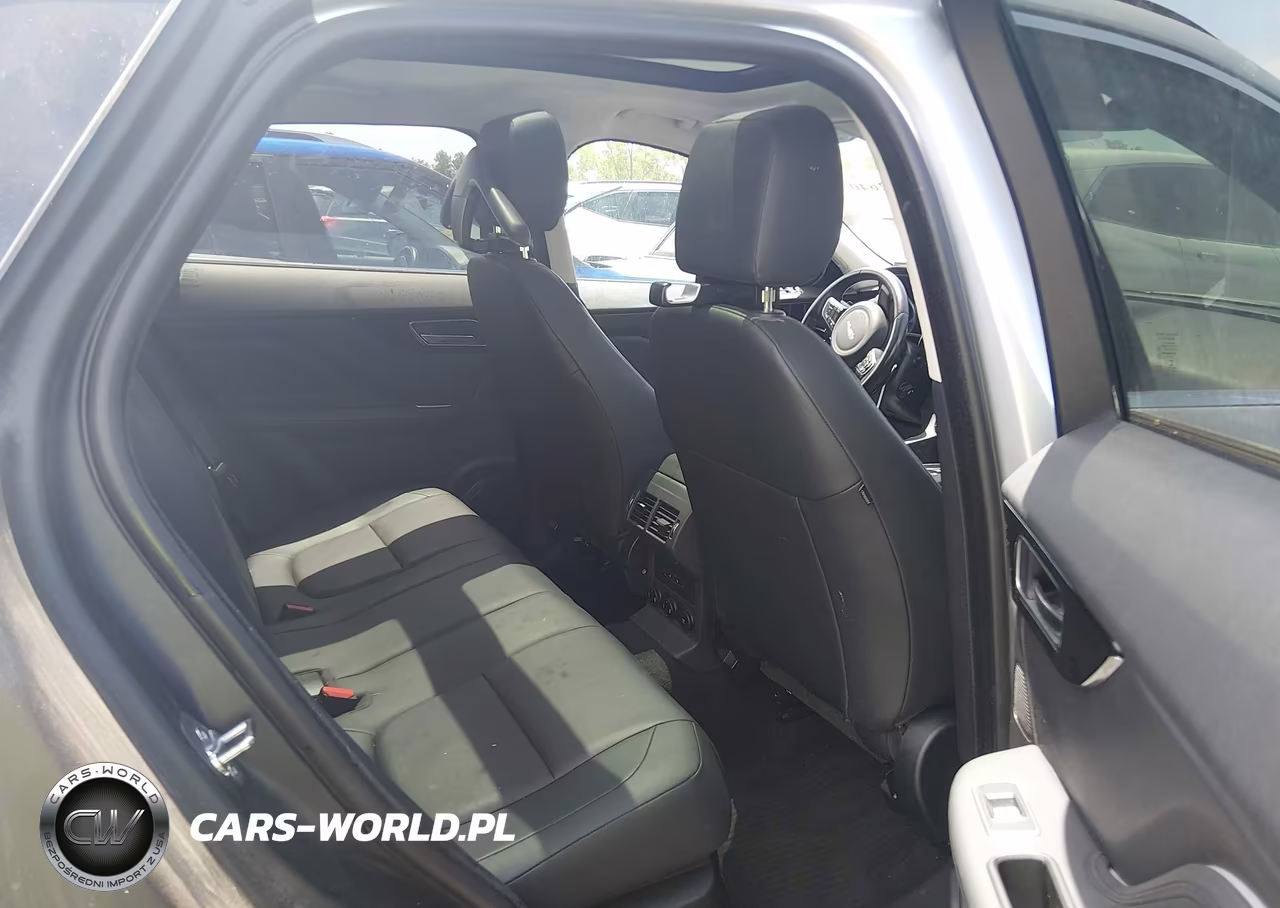 2019 Jaguar F-Pace 25T Premium VIN:SADCJ2FX4KA396221 - 8