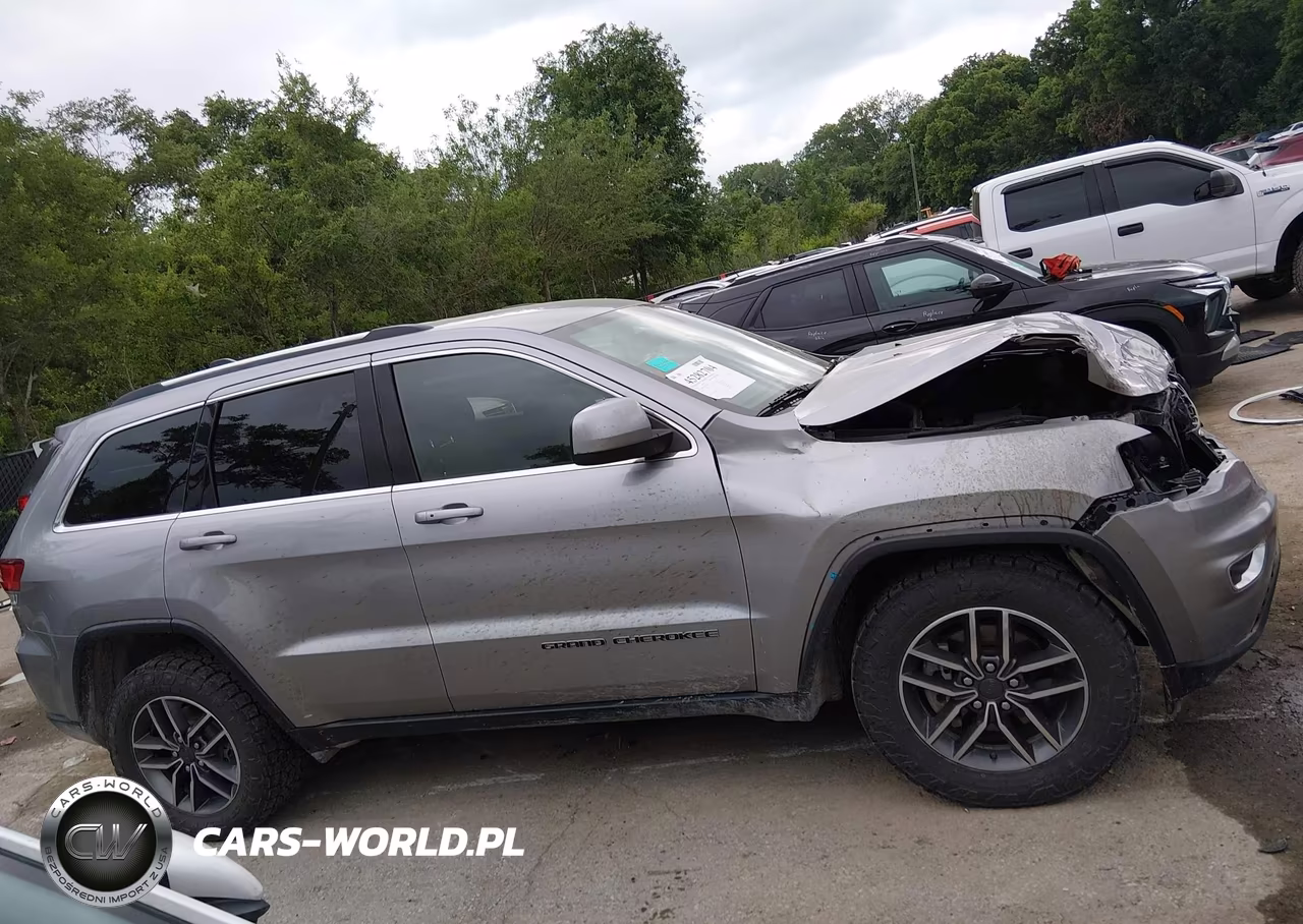 2020 Jeep Grand Cherokee Laredo E 4X4 VIN:1C4RJFAGXLC153443 - 14