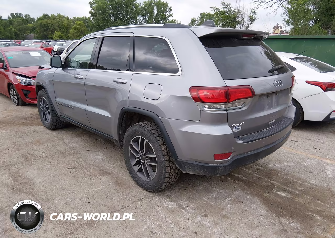 2020 Jeep Grand Cherokee Laredo E 4X4 VIN:1C4RJFAGXLC153443 - 3