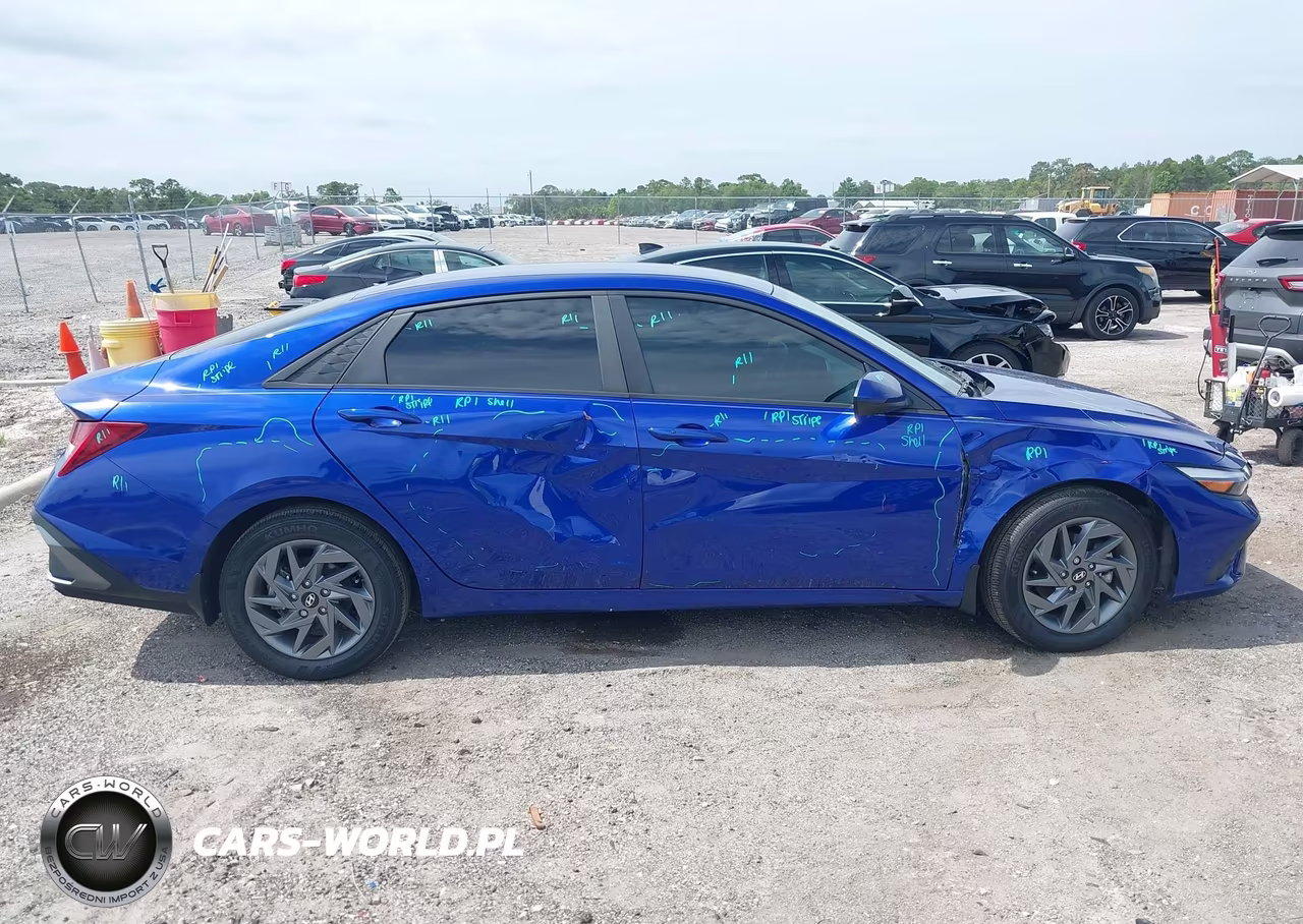 2024 Hyundai Elantra Hybrid Blue VIN:KMHLM4DJ9RU102457 - 13
