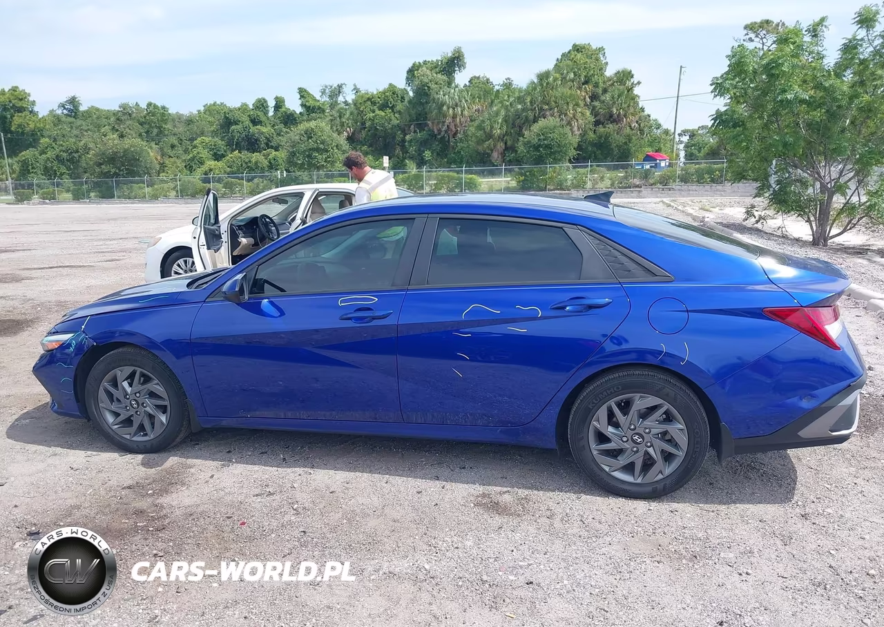 2024 Hyundai Elantra Hybrid Blue VIN:KMHLM4DJ9RU102457 - 14