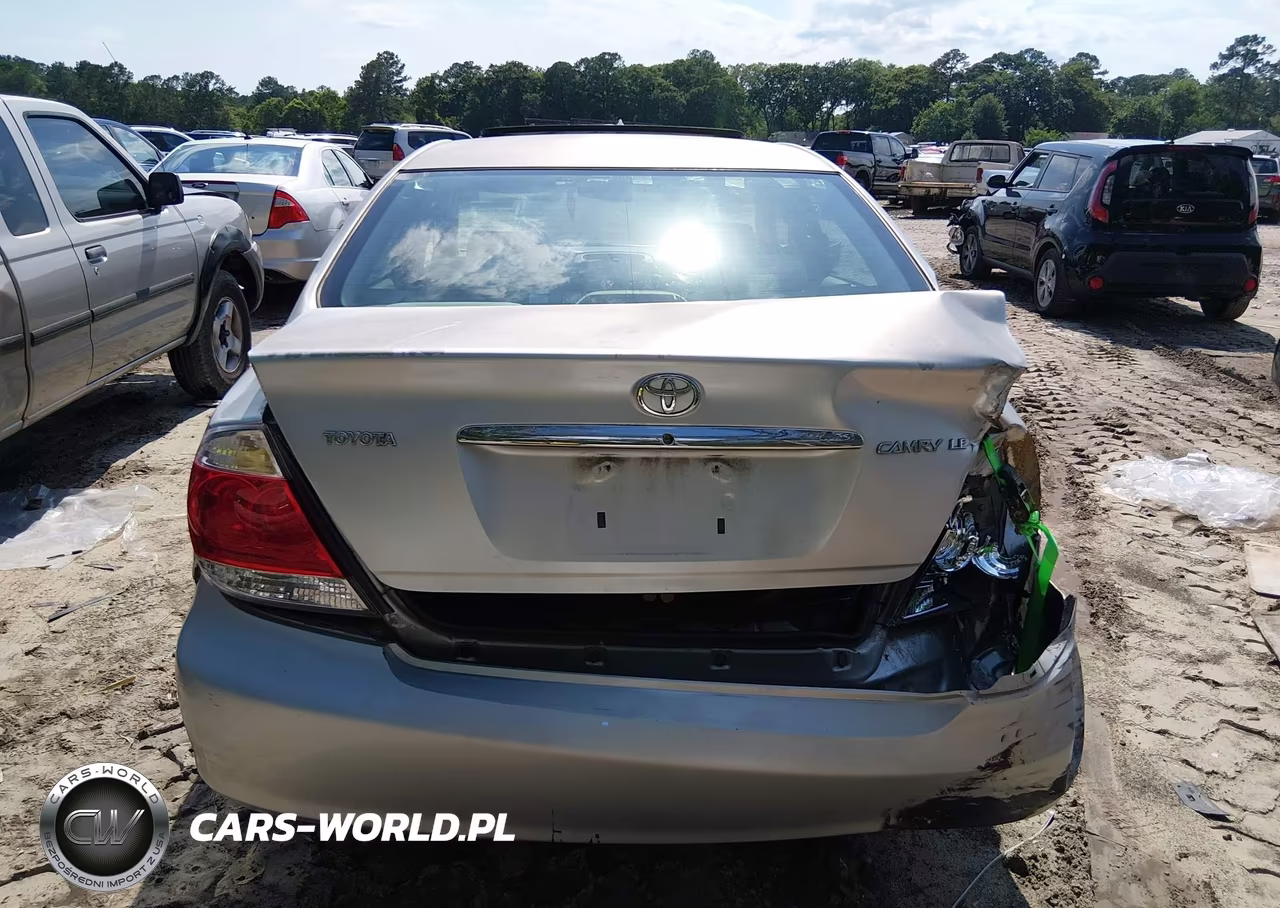 2005 Toyota Camry Le VIN:4T1BE32K55U992416 - 15