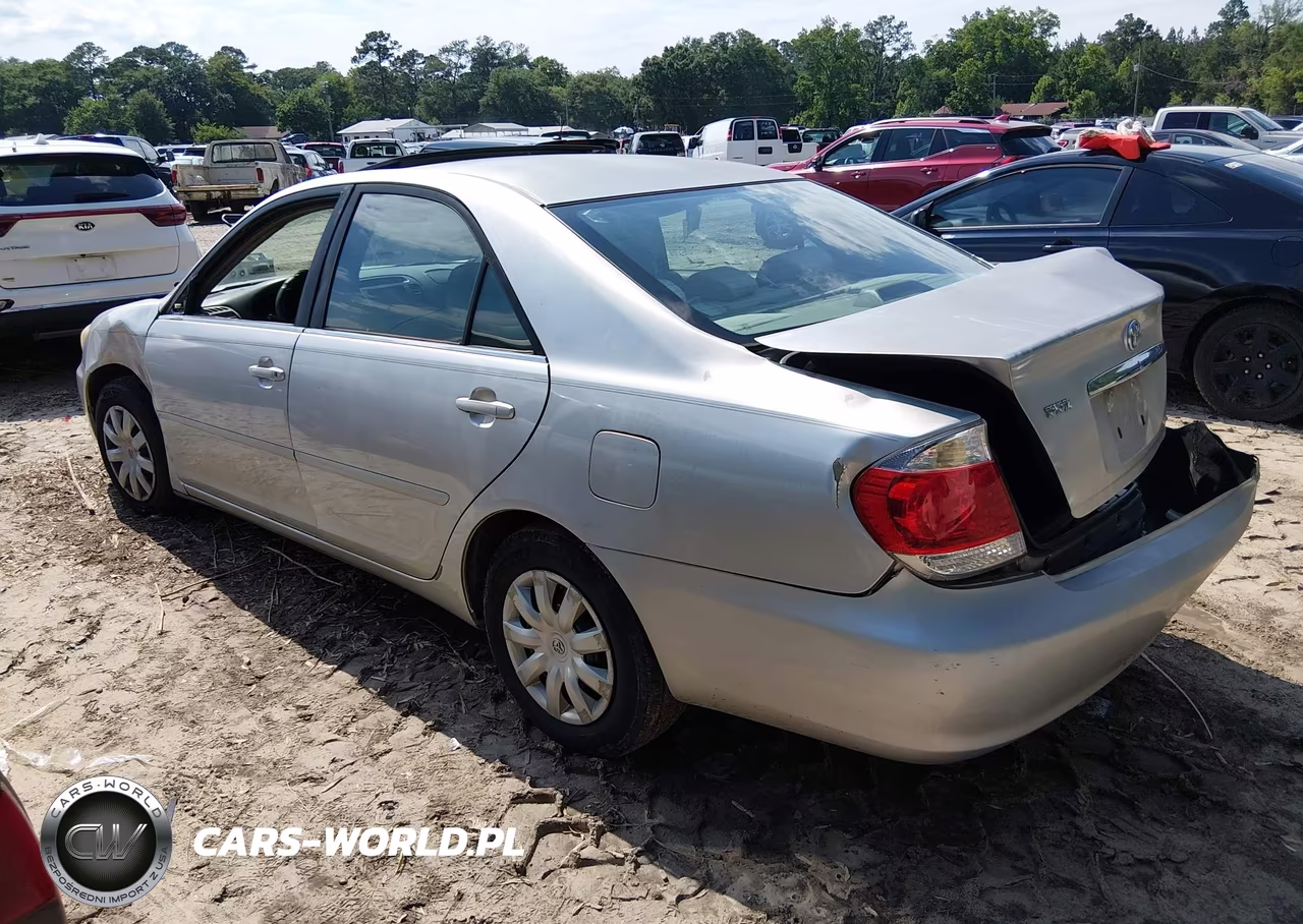 2005 Toyota Camry Le VIN:4T1BE32K55U992416 - 3