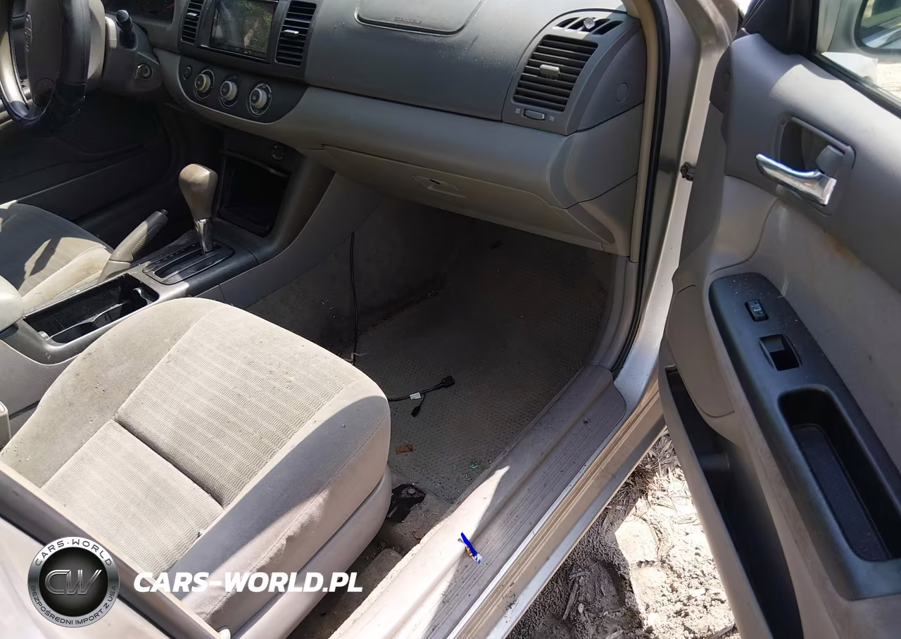 2005 Toyota Camry Le VIN:4T1BE32K55U992416 - 5