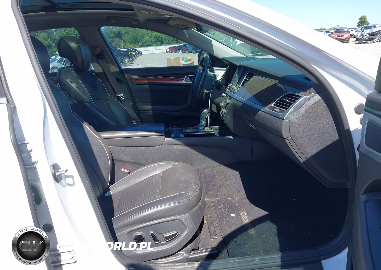 2016 Hyundai Genesis 3.8 VIN:KMHGN4JE1GU107316 - 5