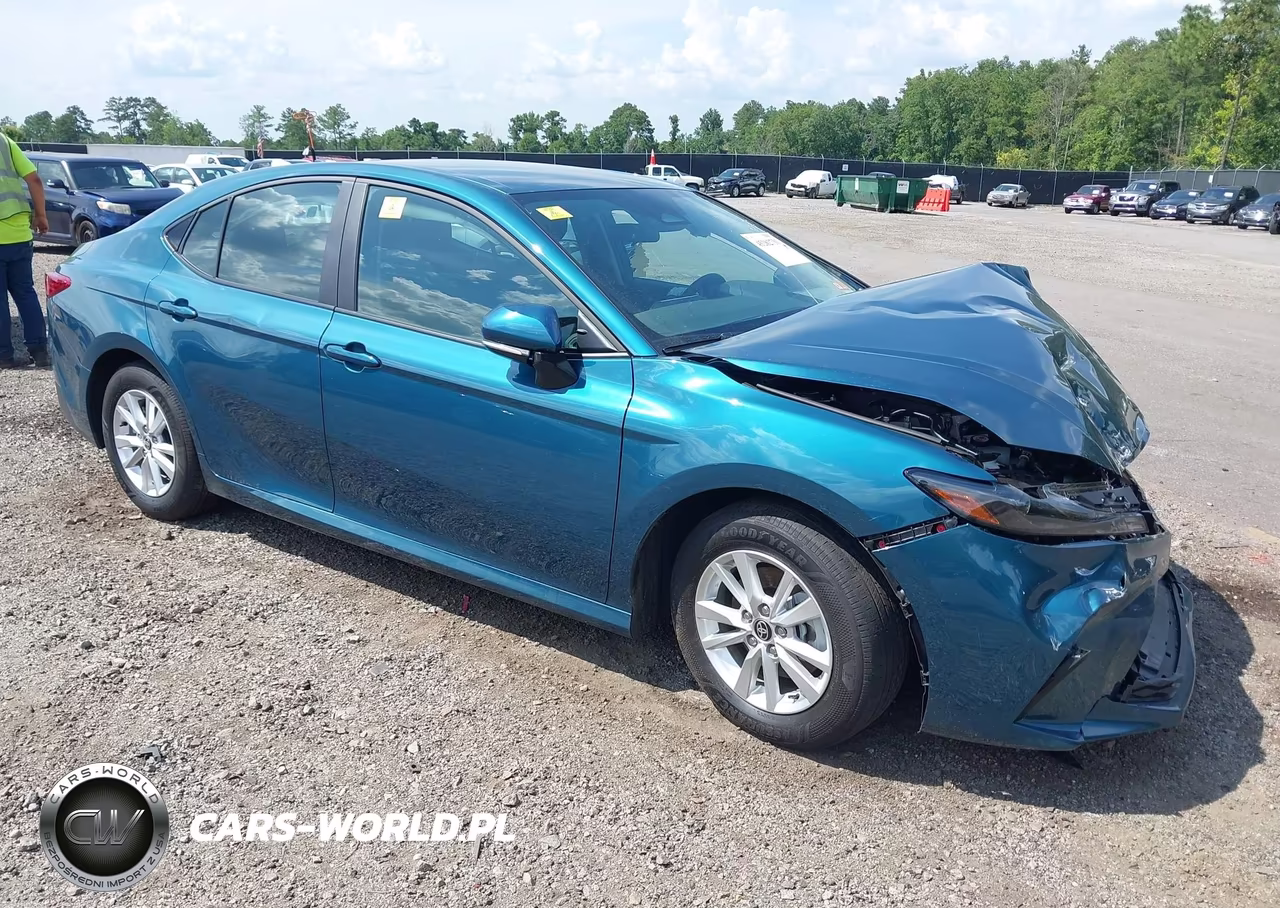 2025 Toyota Camry Le – zdjęcie 1 z 17