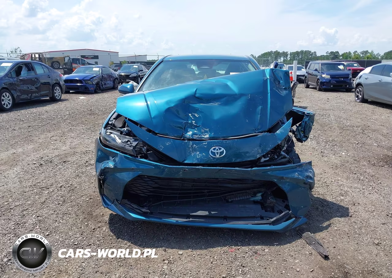 2025 Toyota Camry Le VIN:4T1DAACK7SU186998 - 13