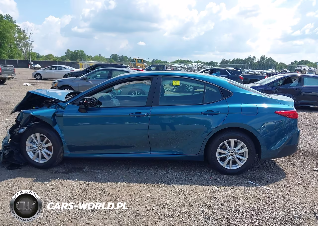 2025 Toyota Camry Le VIN:4T1DAACK7SU186998 - 15