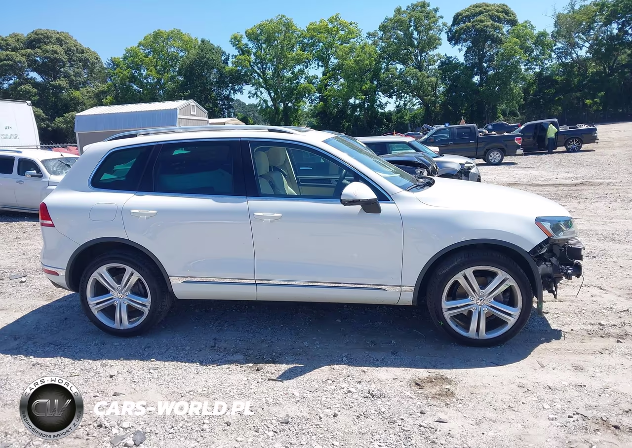 2017 Volkswagen Touareg V6 Executive VIN:WVGGF7BP3HD006259 - 14