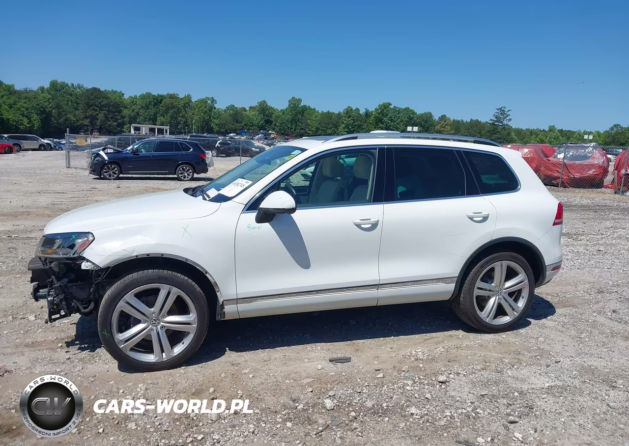 2017 Volkswagen Touareg V6 Executive VIN:WVGGF7BP3HD006259 - 15