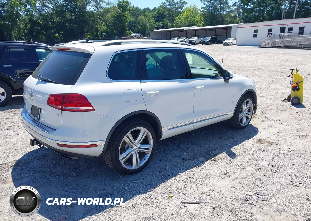 2017 Volkswagen Touareg V6 Executive VIN:WVGGF7BP3HD006259 - 4